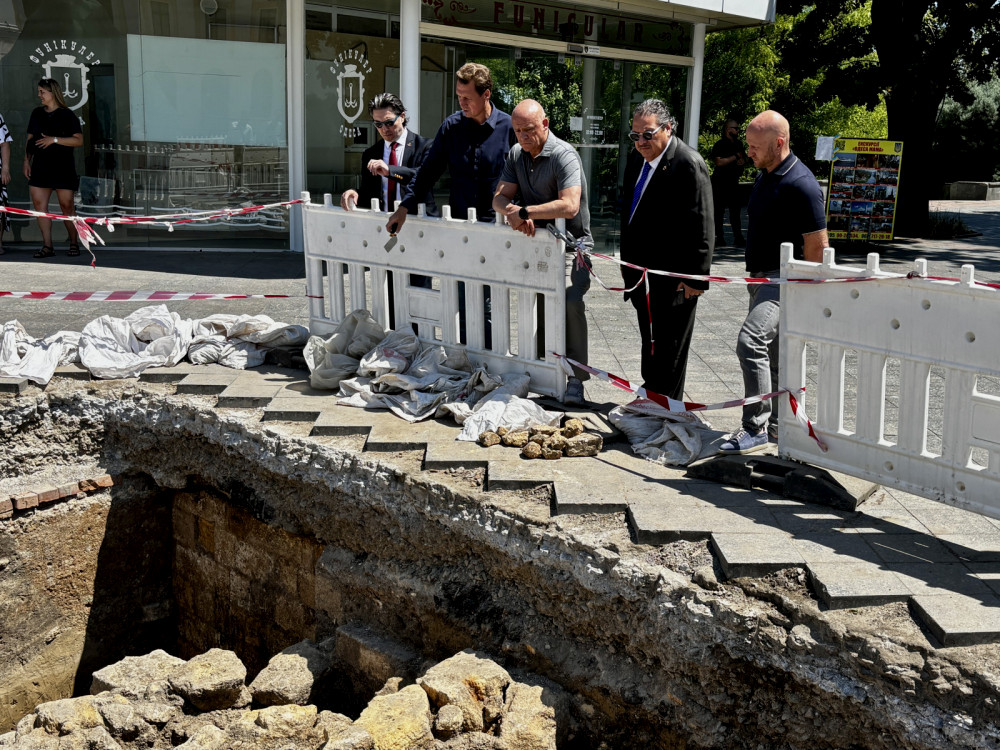 4966 image for slide