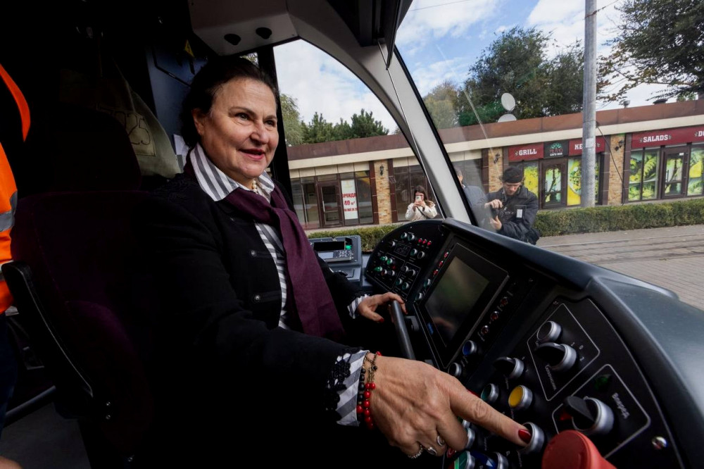 6682 image for slide